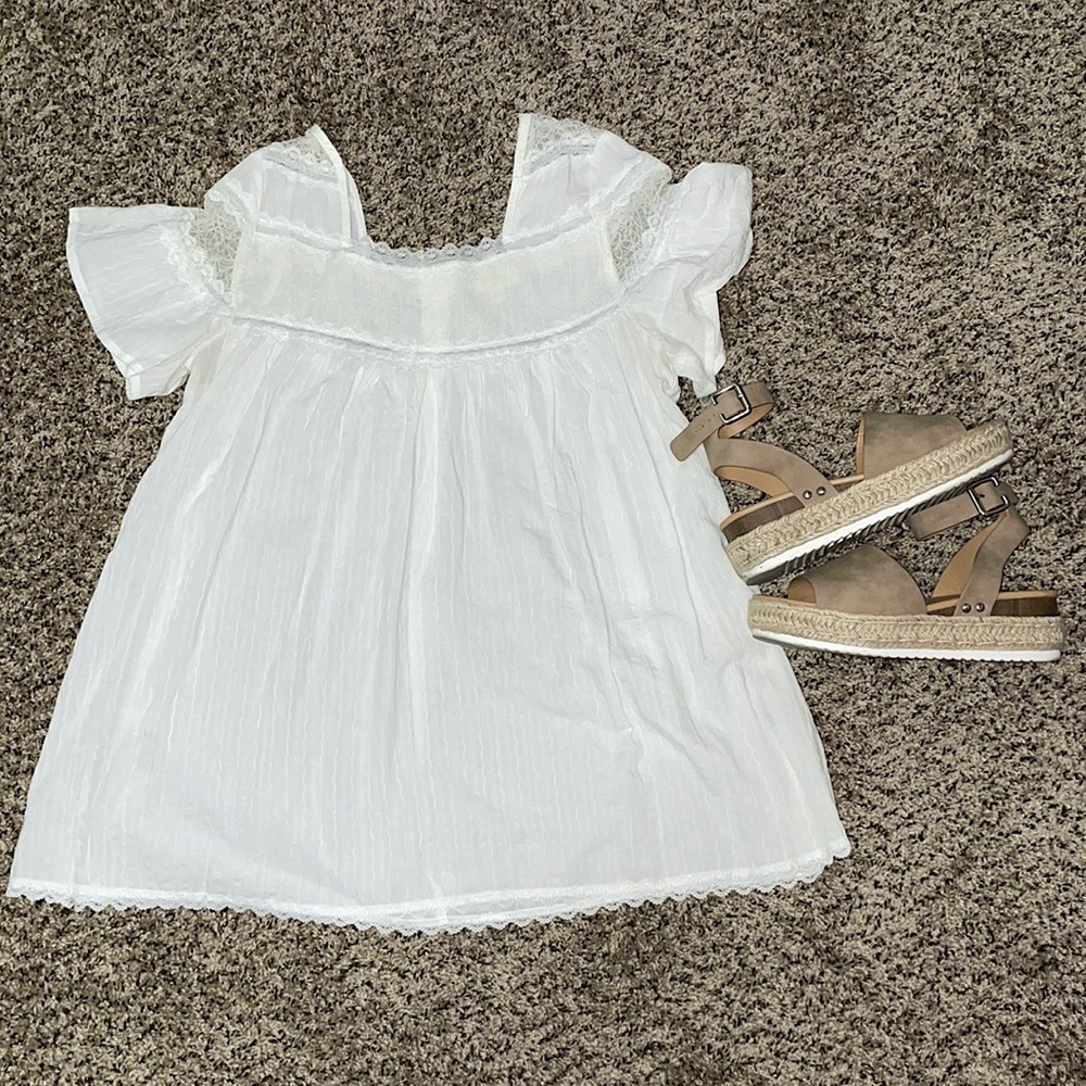 POL-Size Medium- Babydoll Blouse-White-Lace Detail
